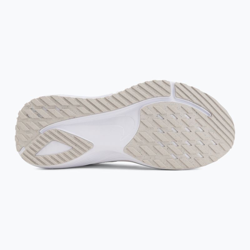 Pánske bežecké topánky Nike Quest 7 white/vast grey/vast grey/wolf grey 4