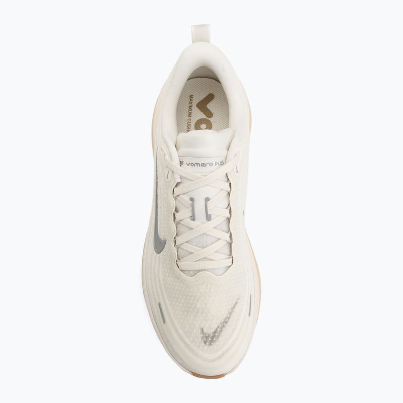 Pánske bežecké topánky Nike Vomero Plus sail/coconut milk/metallic silver 5