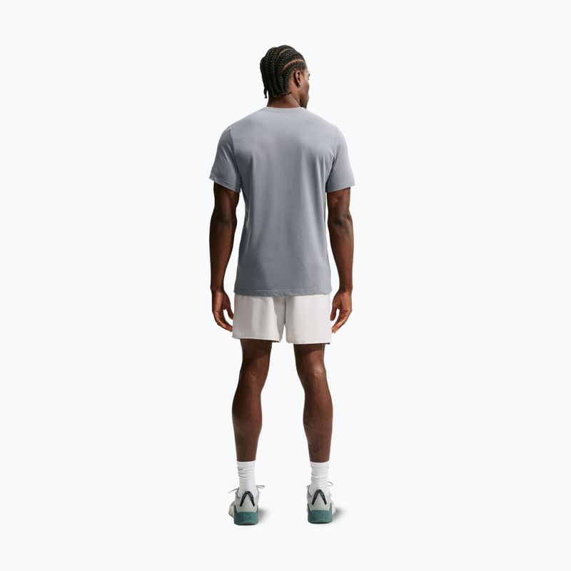 Pánske tréningové tričko Nike Dri-FIT Training T-Shirt smoke grey/black 2