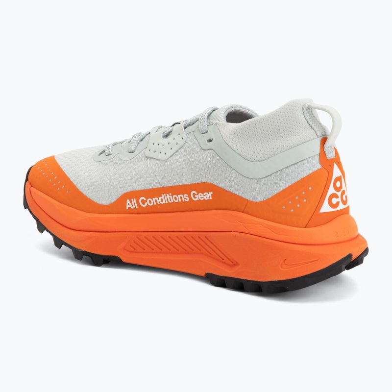 Dámske bežecké topánky Nike ACG Zegama GORE-TEX light silver/safety orange/summit white 3