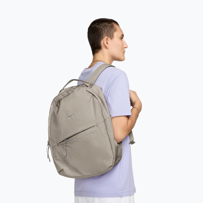 Mestský batoh Nike Aura 24 l cream ii/cream ii/metallic silver brl 7