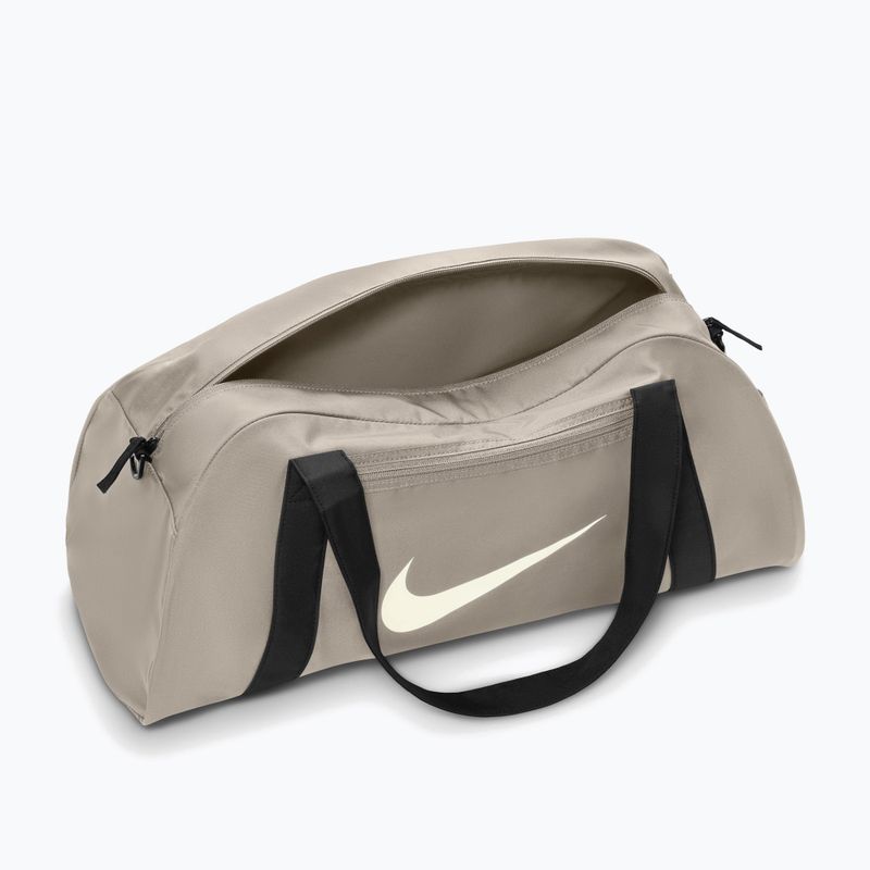 Dámska tréningová taška Nike Gym Club 24 l cream ii/black/sail 4