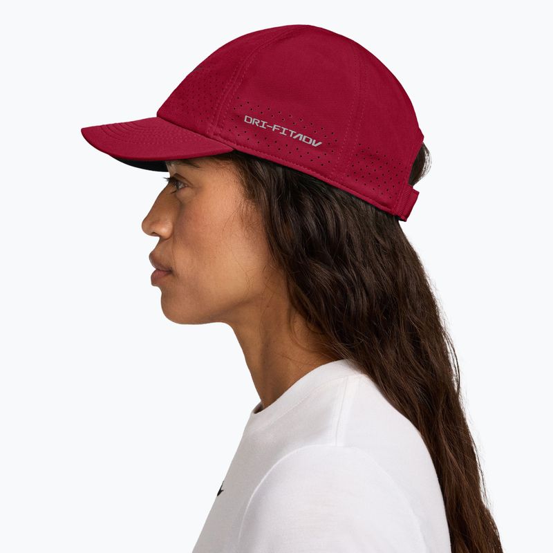 Šiltovka Nike Dri-FIT ADV Club team red/pale ivory 3