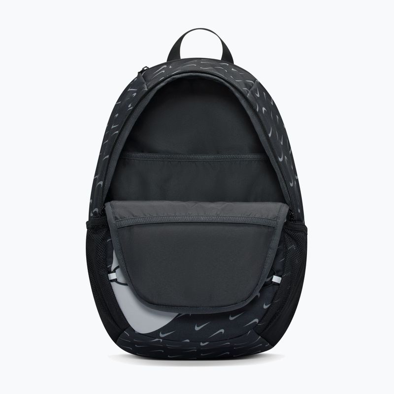 Mestský batoh Nike Heritage Sweep 25 l black/black/wolf grey 4
