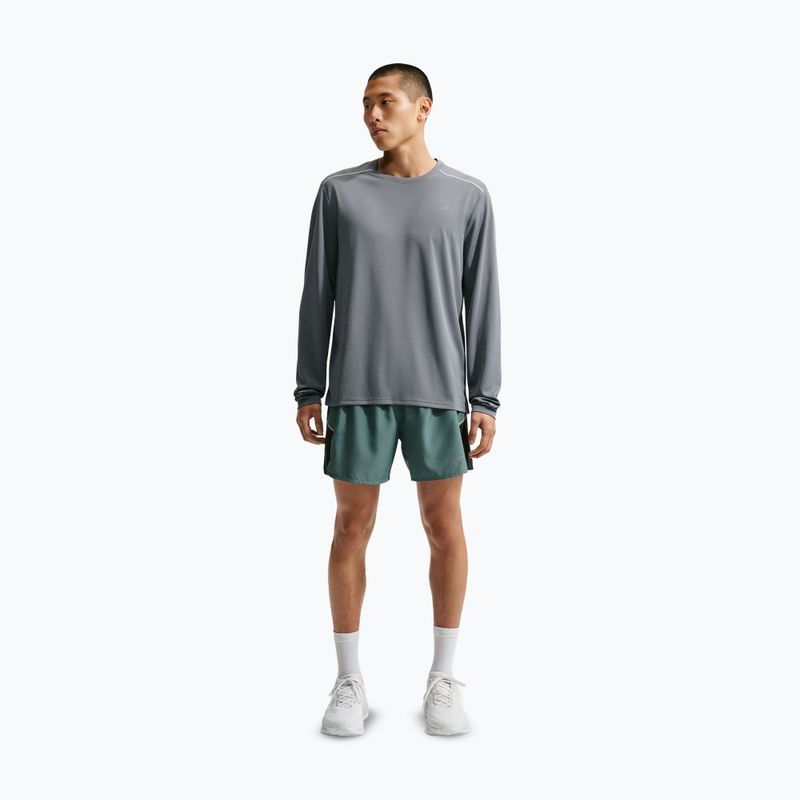 Pánske bežecké tričko longsleeve Nike Miler Dri-Fit UV smoke grey 2