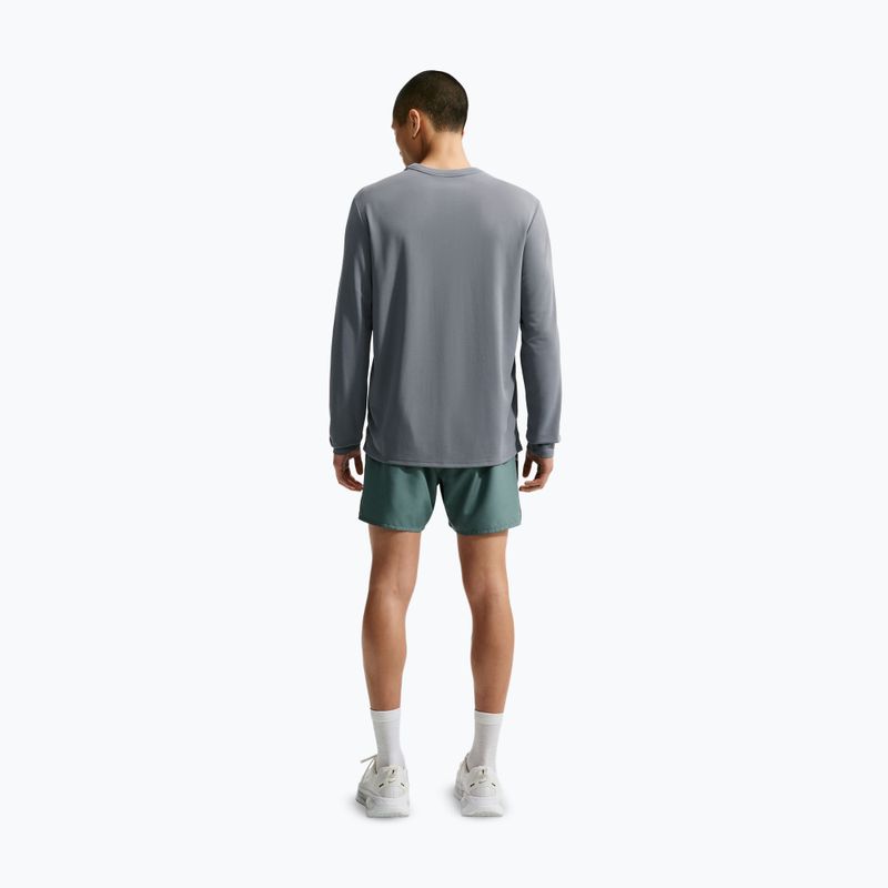 Pánske bežecké tričko longsleeve Nike Miler Dri-Fit UV smoke grey 3