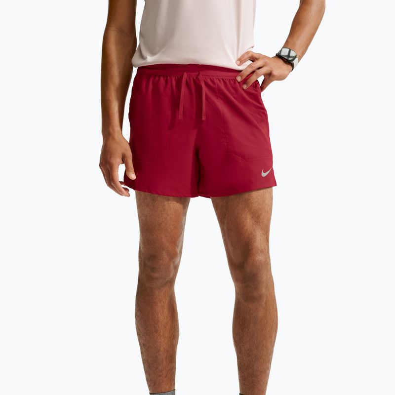 Pánske šortky Nike Stride Dri-Fit s podšívkou 5" tough red 5