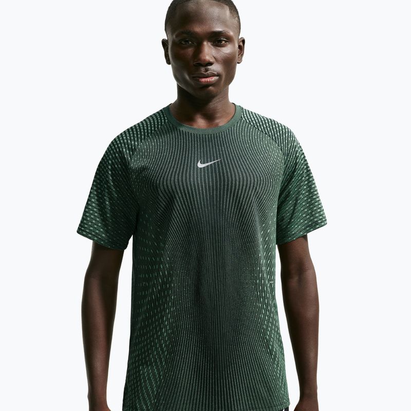 Pánske bežecké tričko Nike Stride black/light green spark 4
