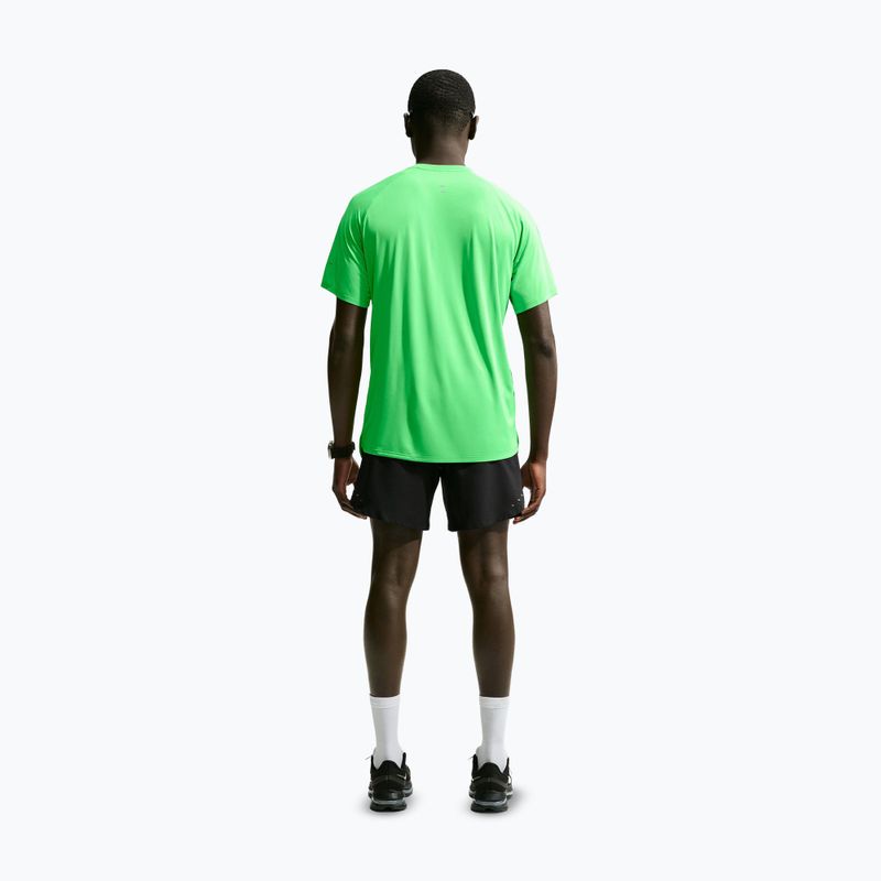 Pánske bežecké tričko Nike Stride green spark 3