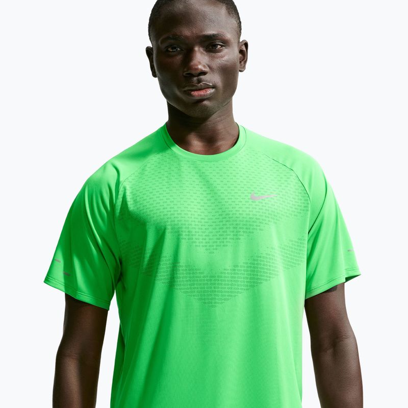 Pánske bežecké tričko Nike Stride green spark 4