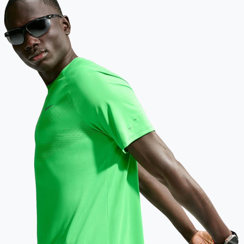 Pánske bežecké tričko Nike Stride green spark 6