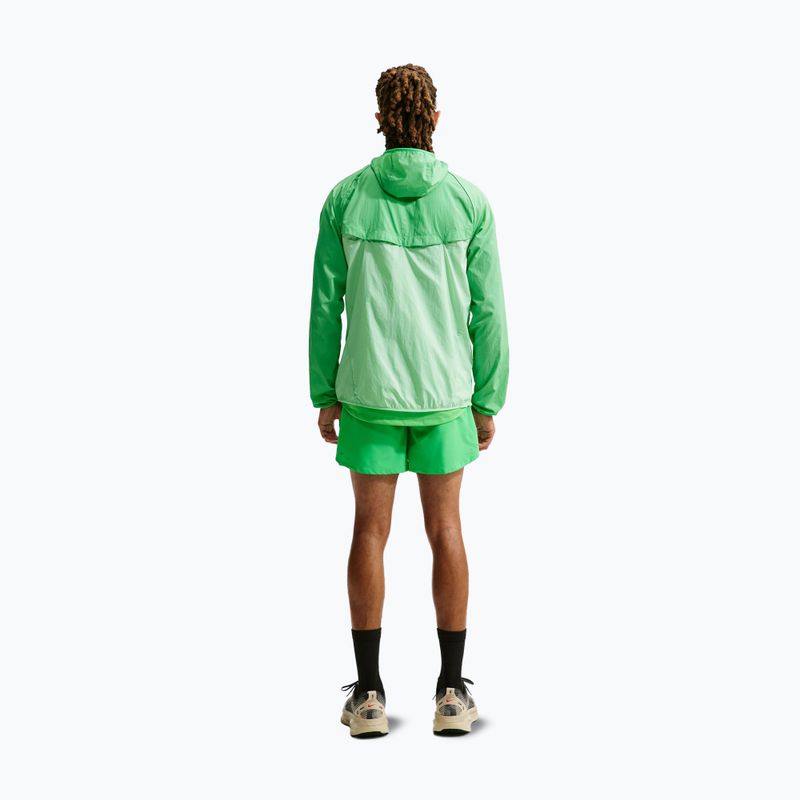Pánske bežecké šortky Nike Stride Dri-Fit 2in1 7" green spark 3