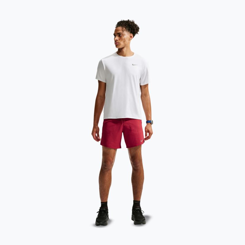 Pánske bežecké šortky Nike Stride Dri-Fit 2in1 7" tough red 2