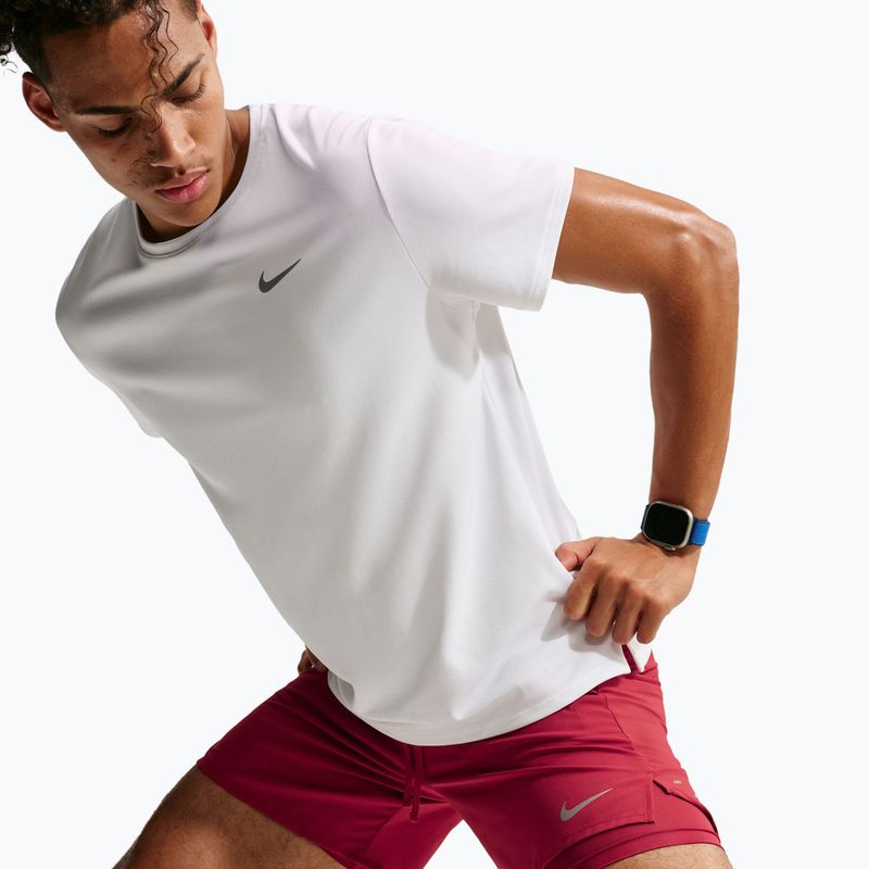 Pánske bežecké šortky Nike Stride Dri-Fit 2in1 7" tough red 4
