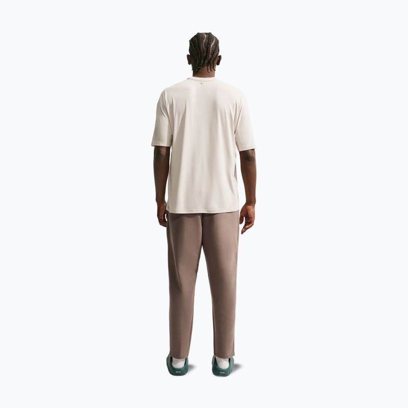 Pánske tréningové tričko Nike 24.7 ImpossiblySoft Light light orewood brown/sail/lilght iron ore 2