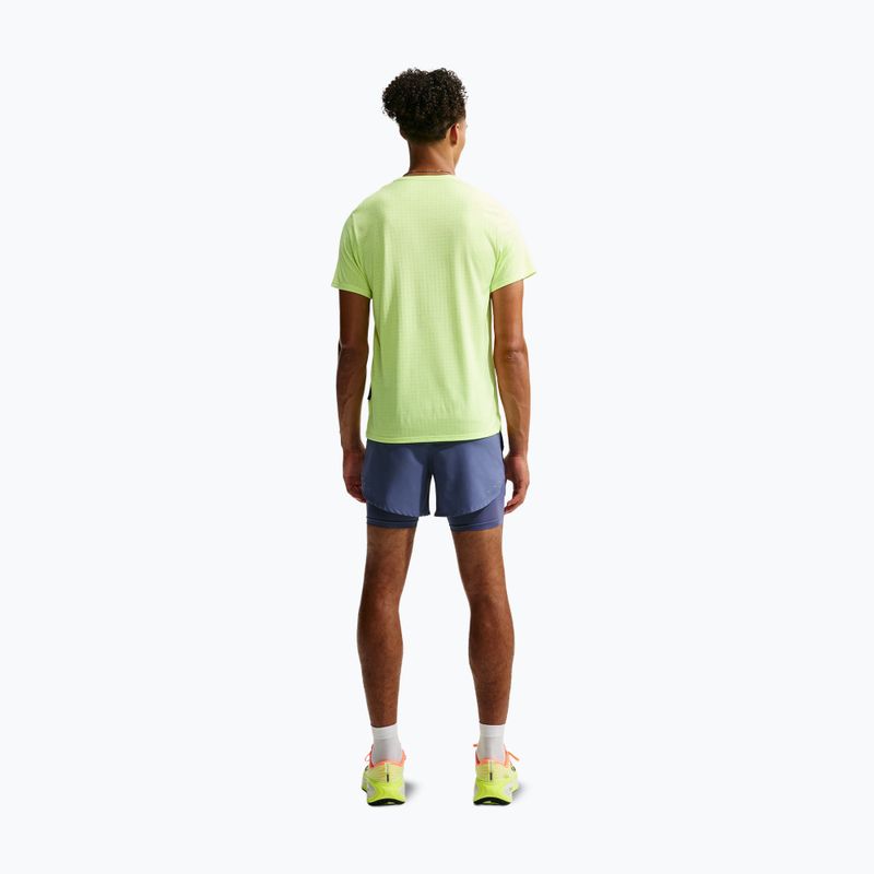 Pánske bežecké šortky Nike Stride diffused blue 3