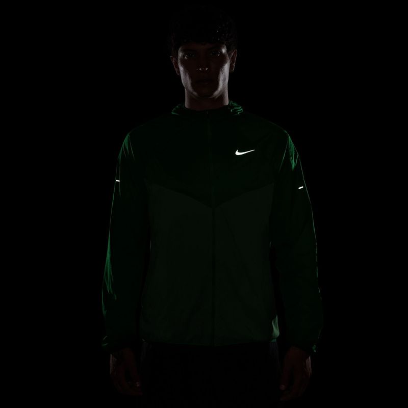 Pánska bežecká bunda Nike Stride green spark 4