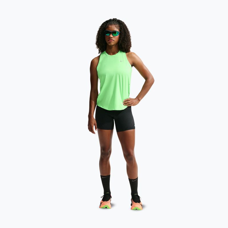 Dámske bežecké tričko Nike Swift Dri-Fit Tank Top illusion green 2