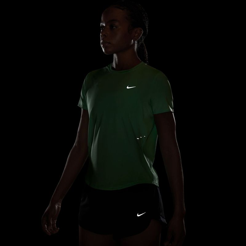 Dámske bežecké tričko Nike Swift Dri-Fit illusion green 7