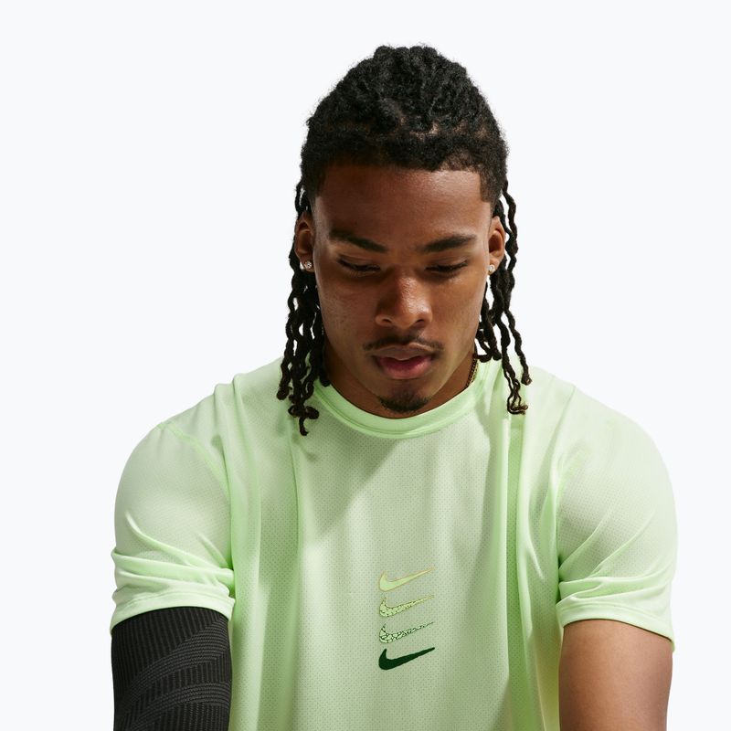 Pánske bežecké tričko Nike Dri-Fit Running Top barely volt 5