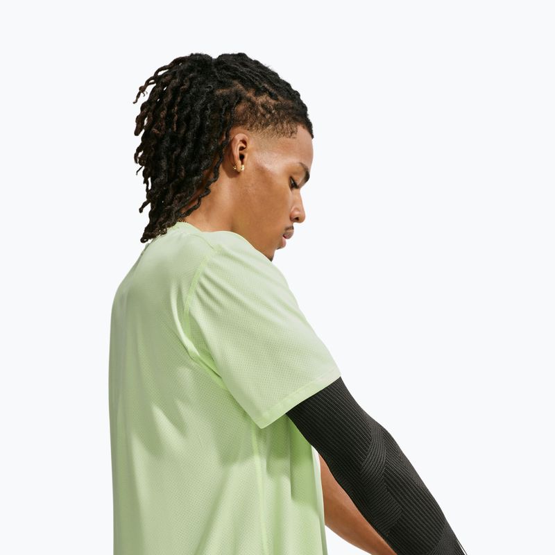 Pánske bežecké tričko Nike Dri-Fit Running Top barely volt 6