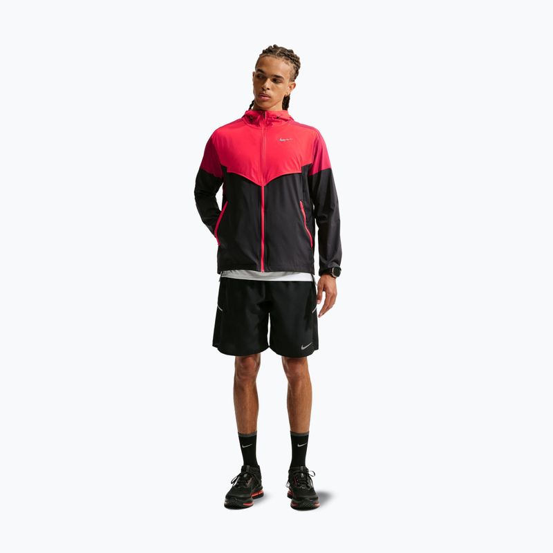 Pánska bežecká bunda Nike Impossibly Light Windrunner black/light crimson/tough red 2