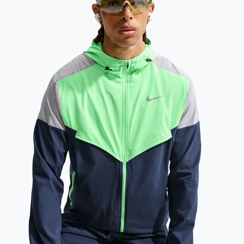 Pánska bežecká bunda Nike Impossibly Light Windrunner midnight navy/illusion green/wolf grey 4