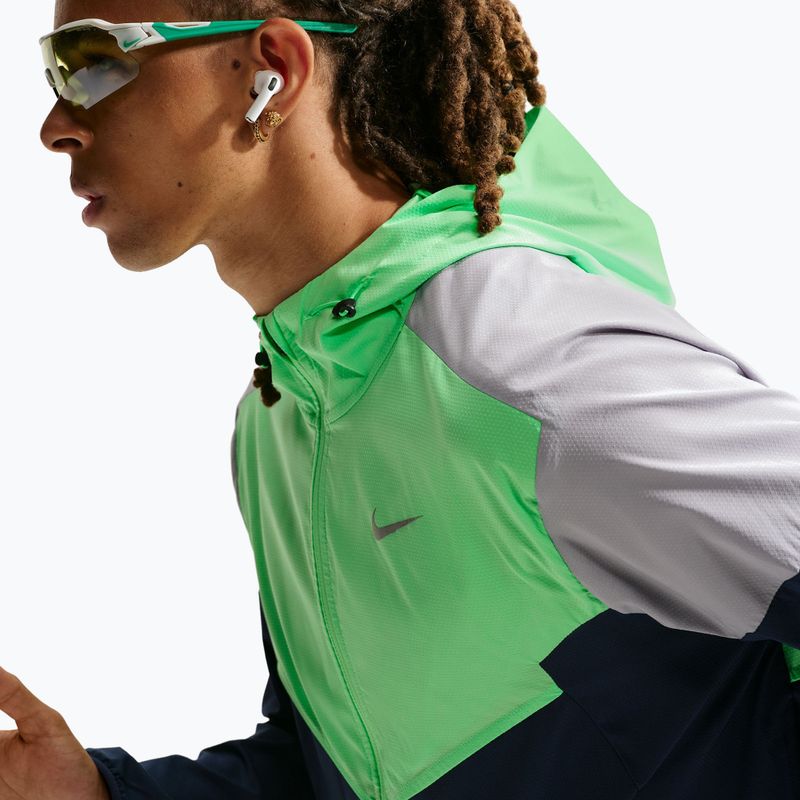 Pánska bežecká bunda Nike Impossibly Light Windrunner midnight navy/illusion green/wolf grey 6