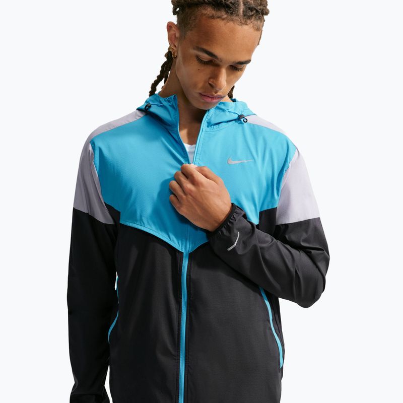 Pánska bežecká bunda Nike Impossibly Light Windrunner black/light current blue/wolf grey 4