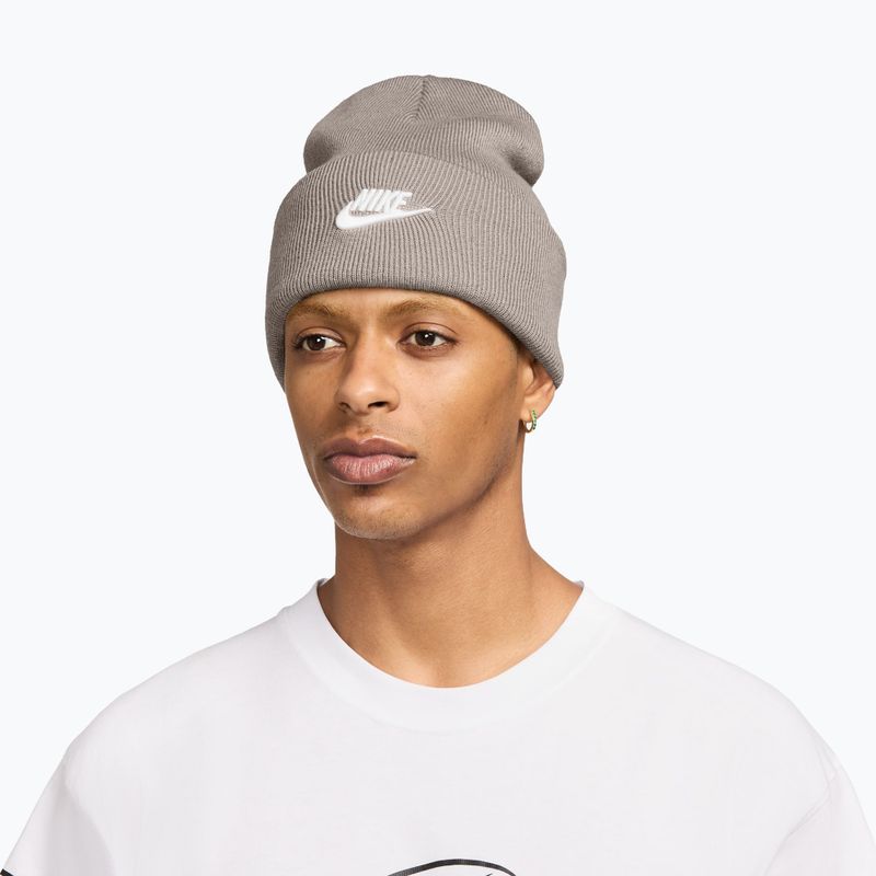 Zimná čiapka Nike Peak Futura Beanie moon particle/white 2