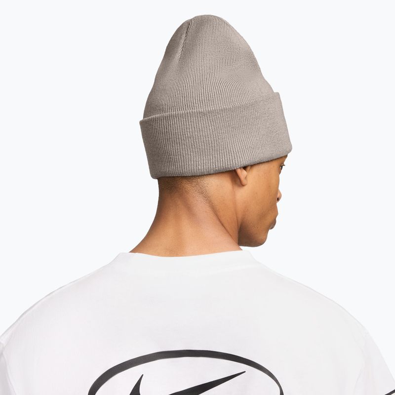 Zimná čiapka Nike Peak Futura Beanie moon particle/white 4