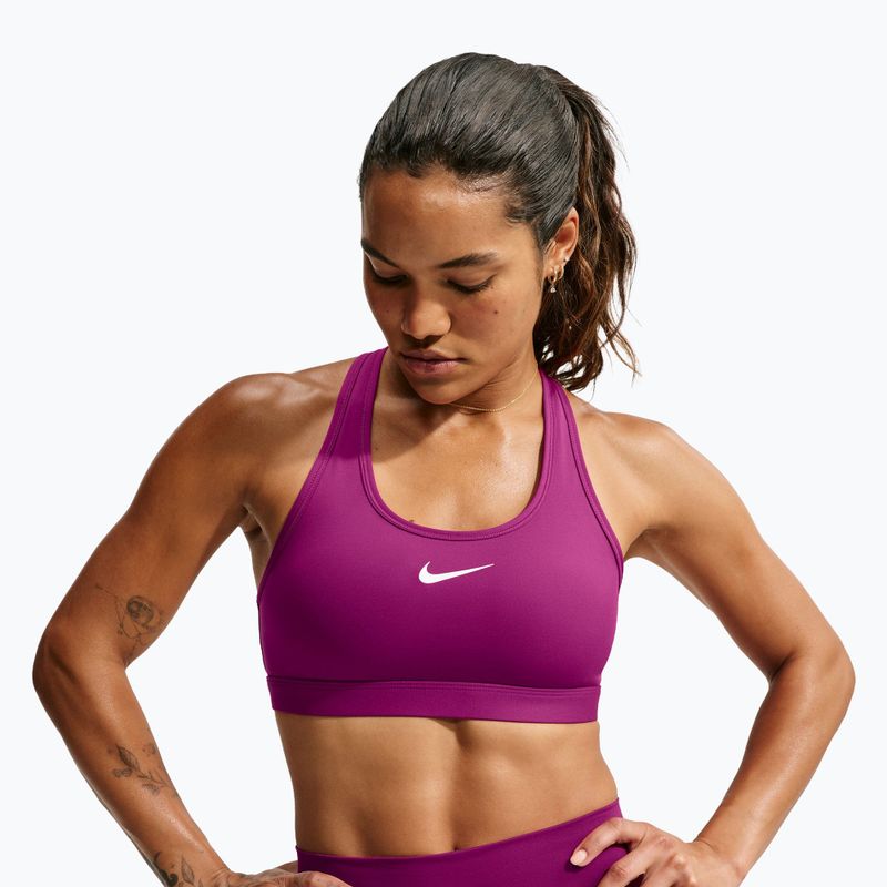 Dámska fitness podprsenka Nike Swoosh Medium Support true berry/white 4