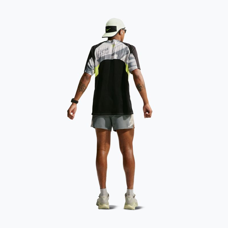 Pánske bežecké tričko Nike Dri-FIT Printed SS smoke grey/black/light lemon twist 3
