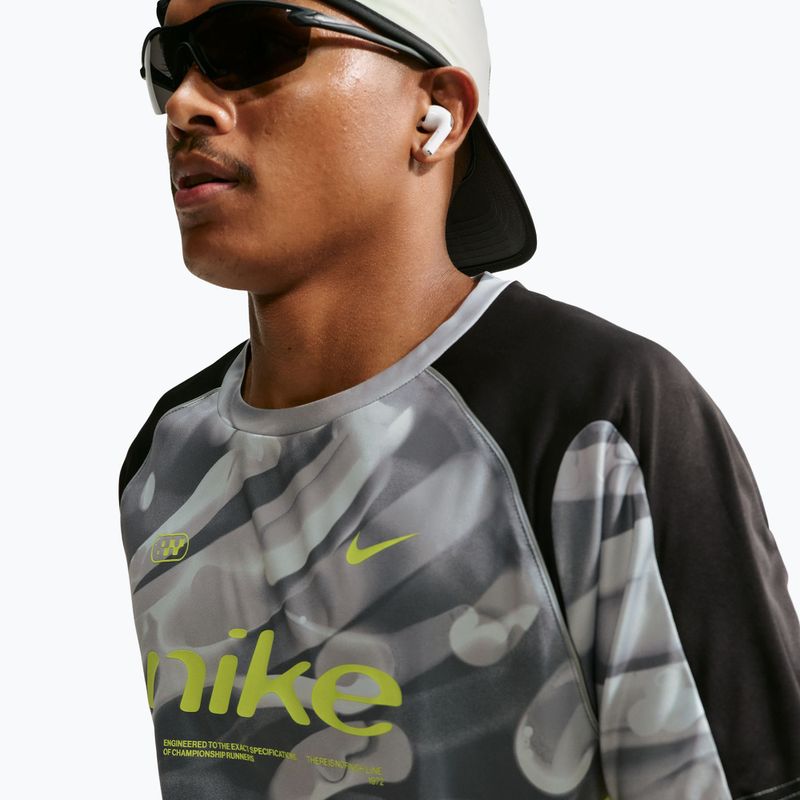 Pánske bežecké tričko Nike Dri-FIT Printed SS smoke grey/black/light lemon twist 6