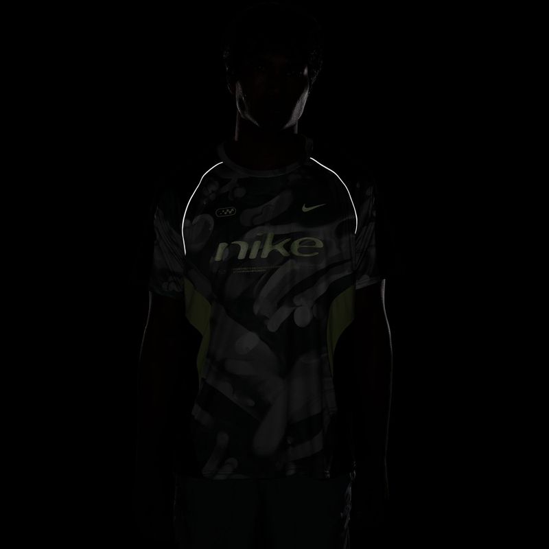 Pánske bežecké tričko Nike Dri-FIT Printed SS smoke grey/black/light lemon twist 7