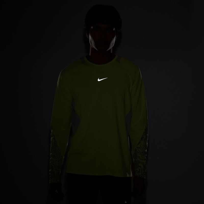 Pánske bežecké tričko longsleeve Nike Stride light lemon twist/grey fog 7