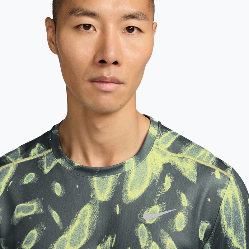Pánske bežecké tričko Nike Miler Dri-Fit UV camo green 3
