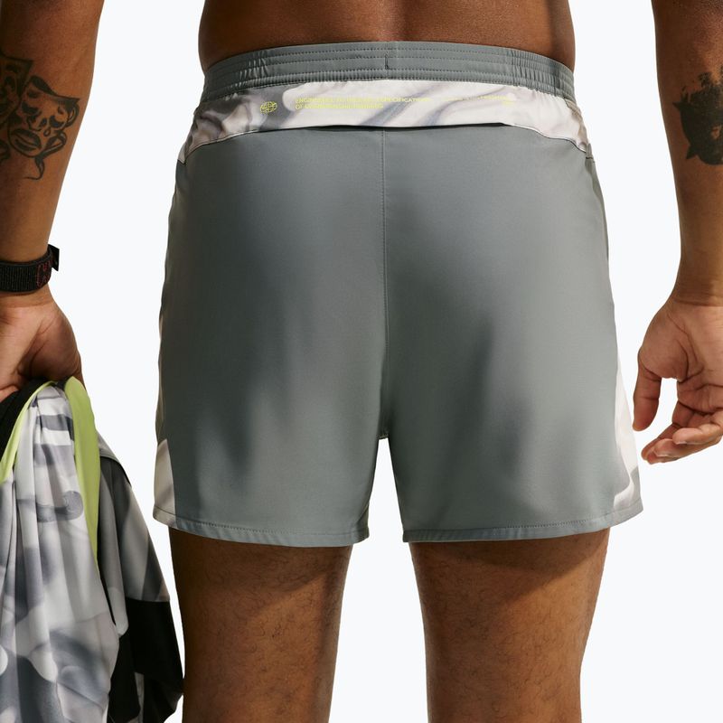 Pánske bežecké šortky Nike Dri-Fit 4" smoke grey/black/light lemon twist 5