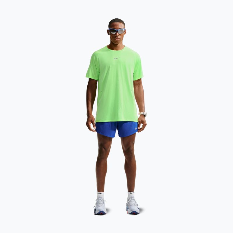Pánske bežecké tričko Nike Stride volt/light silver 2
