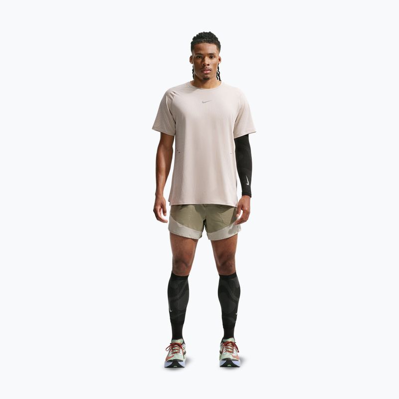 Pánske bežecké tričko Nike Stride cream Ii/sail 2