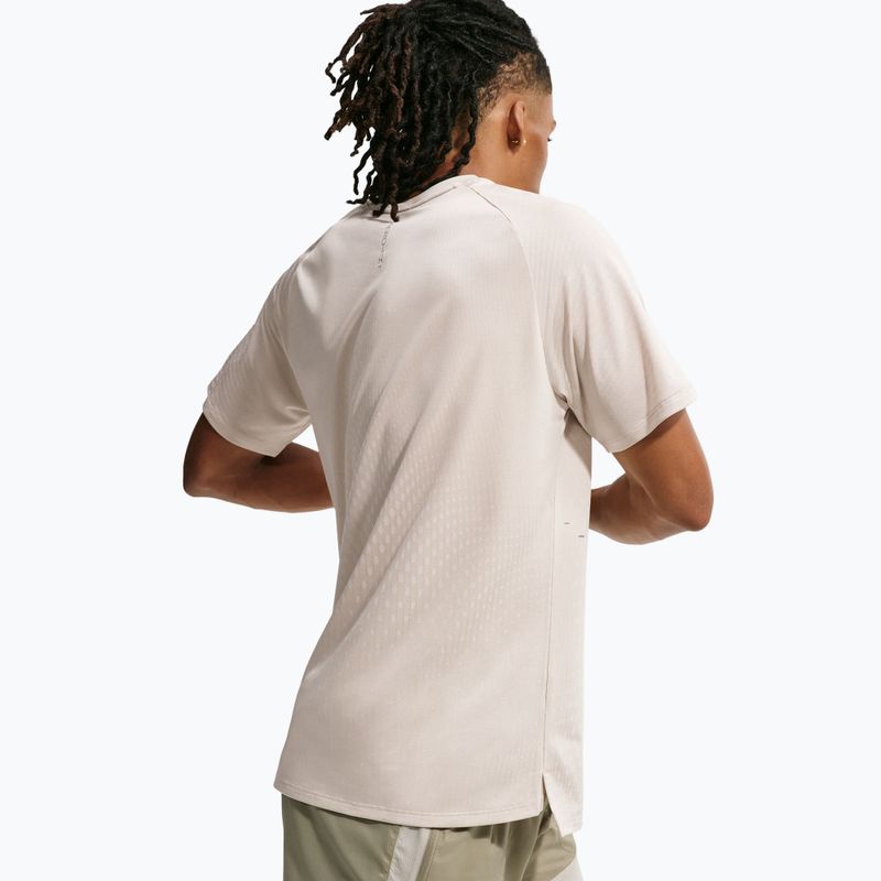 Pánske bežecké tričko Nike Stride cream Ii/sail 4