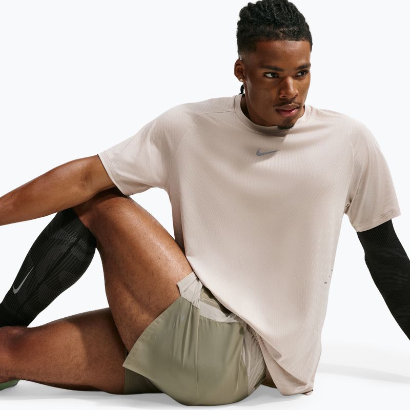 Pánske bežecké tričko Nike Stride cream Ii/sail 5