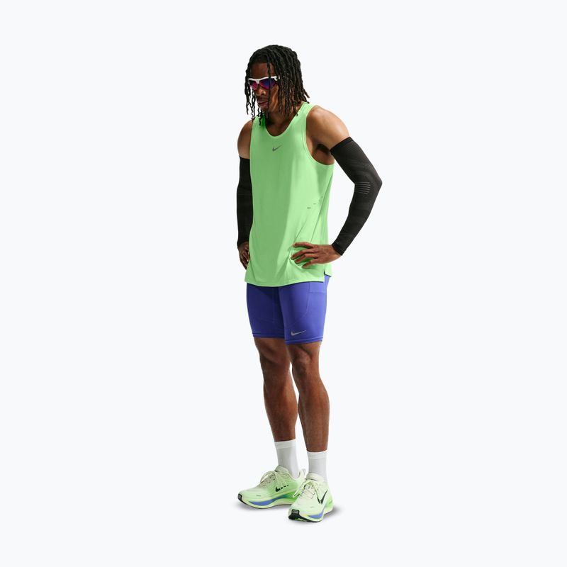 Pánske bežecké tričko Nike Stride volt/light silver 2