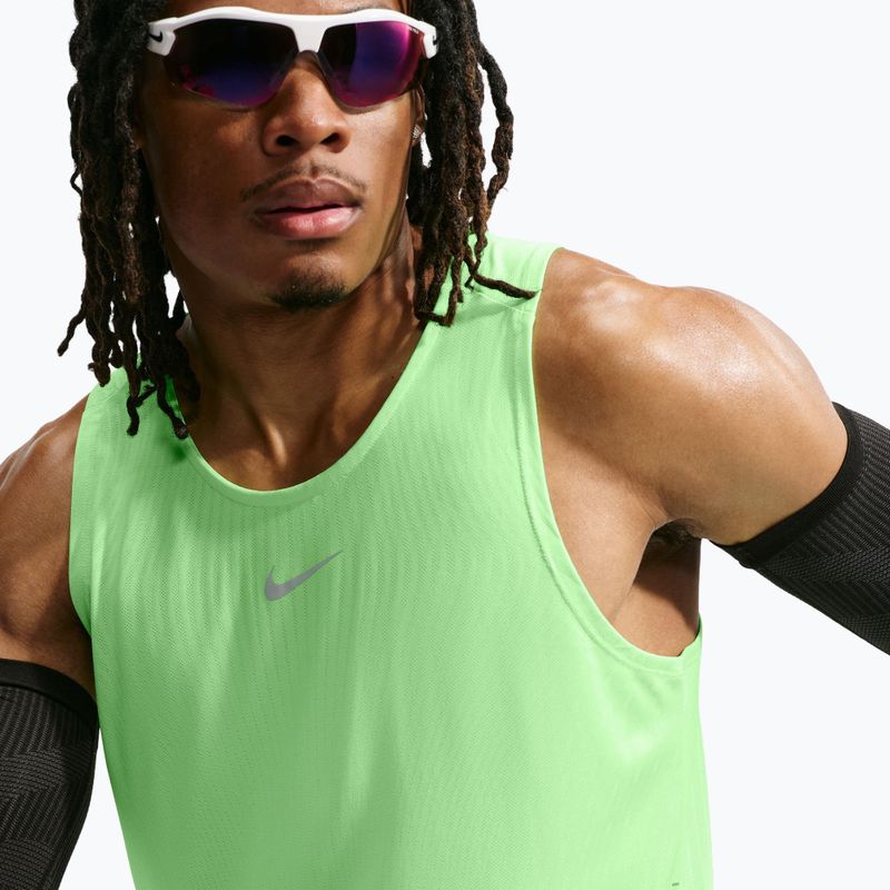 Pánske bežecké tričko Nike Stride volt/light silver 5