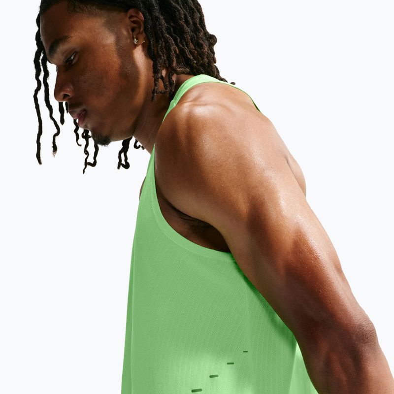 Pánske bežecké tričko Nike Stride volt/light silver 6