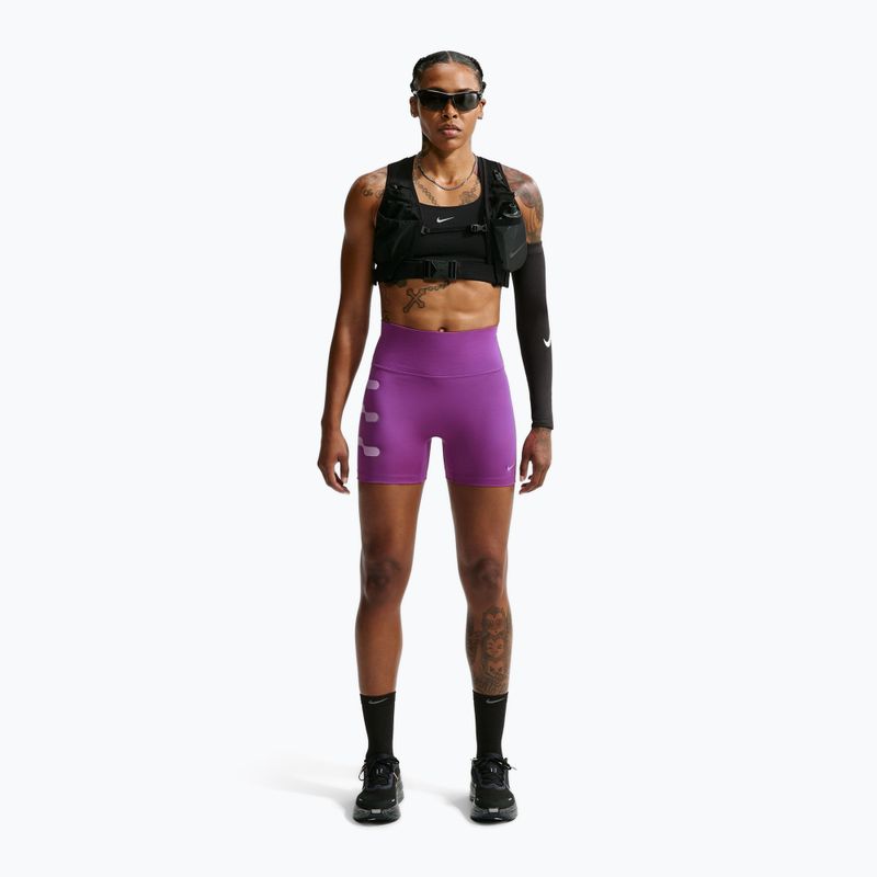 Dámske bežecké šortky Nike Tempo Flash bold berry 2