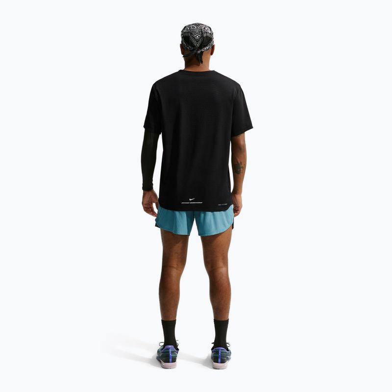 Pánske bežecké šortky Nike Stride smokey blue 3