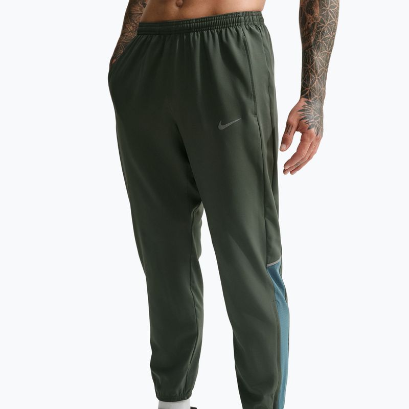 Pánske bežecké nohavice Nike Miler Dri-Fit Woven camo green/mineral slate 4