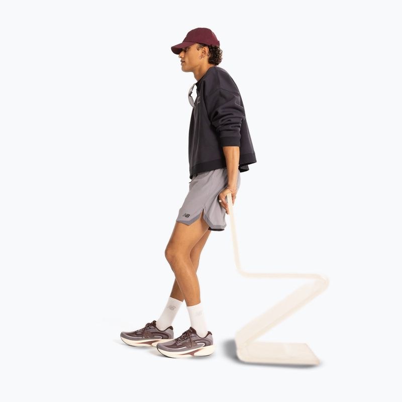 Pánske bežecké šortky New Balance Run Essentials 5" Short off-line grey/smoked violet 3