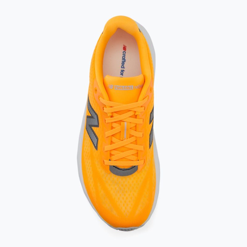 Pánske bežecké topánky New Balance FuelCell Rebel V5 satsuma orange/grey matter 5